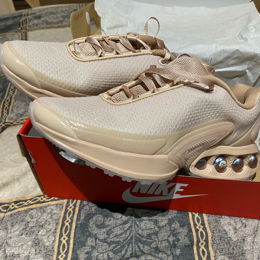 BNIB Nike Air Max DN